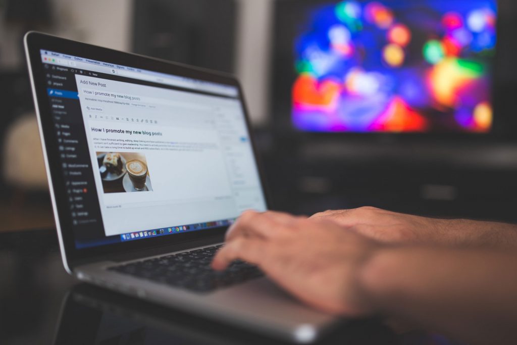 A Free Guide on How to Make Money from Blogs